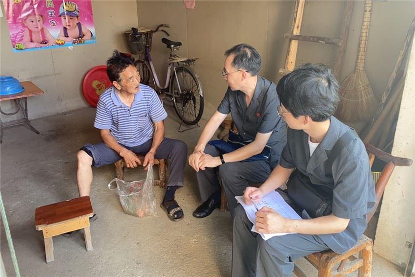 丹江法院入户进行安全隐患排查 (9).jpg