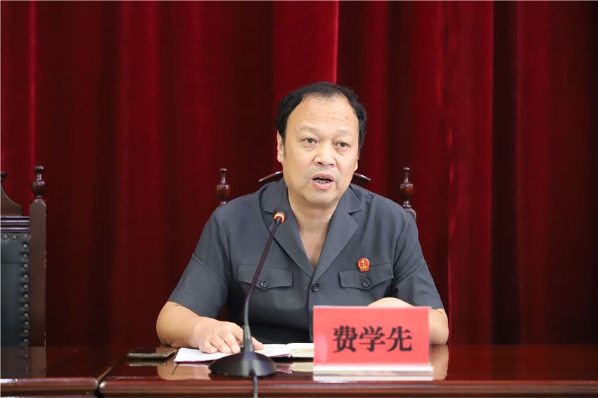 费学先.jpg 费学先.jpg