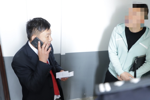 来到被执行人兰某所在小区_副本.jpg 来到被执行人兰某所在小区_副本.jpg