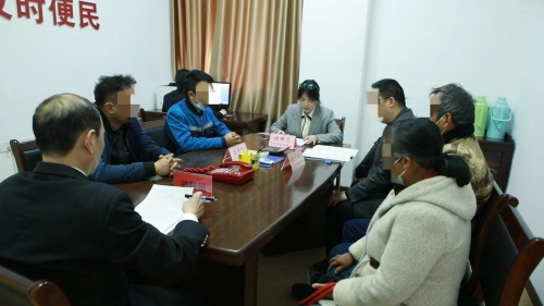 调解员组织双方当事人调解_副本.jpg
