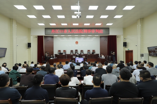 庭审现场_副本.jpg 庭审现场_副本.jpg