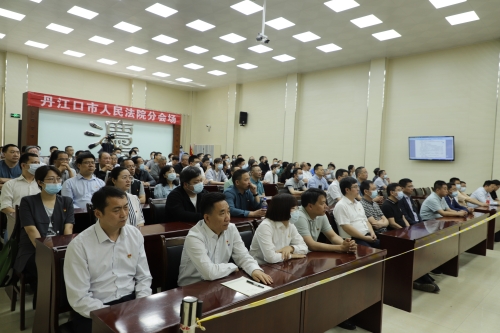 100余名党员干部现场旁听_副本.jpg 100余名党员干部现场旁听_副本.jpg