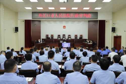 丹江口市人民法院行政审判庭现场画面_副本.jpg 丹江口市人民法院行政审判庭现场画面_副本.jpg