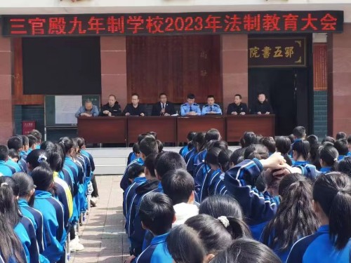 5月21日,法治副校长陈勇在三官殿九年一贯制学校开展法治教育专题讲座_副本.jpg 5月21日,法治副校长陈勇在三官殿九年一贯制学校开展法治教育专题讲座_副本.jpg