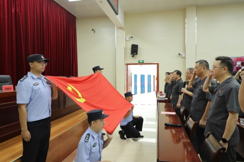 党员干警重温入党誓词_副本.jpg 党员干警重温入党誓词_副本.jpg