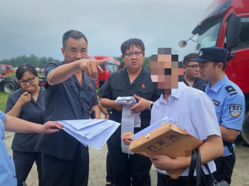 执行干警火速执行,扣押车辆维护权益_副本.jpg
