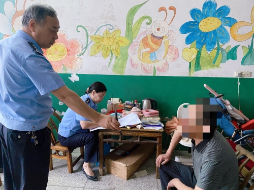 执行干警每到一户,都向被执行人阐明严明立场 (3)_副本.jpg