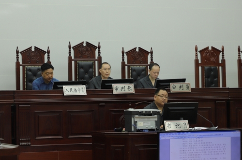 庭审中,检察机关出示了相关证据_副本.jpg 庭审中,检察机关出示了相关证据_副本.jpg