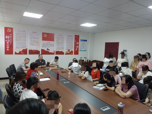 六里坪法庭在共享法庭参与企业欠薪案件调解_副本_副本.jpg